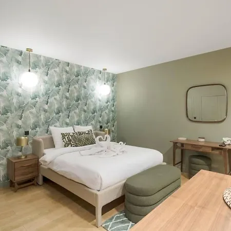 81g. New Renovated Invalides Effeiltower Apartment