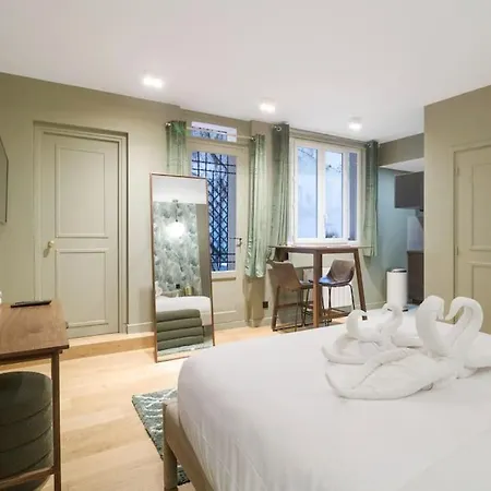 81g. New Renovated Invalides Effeiltower Paris